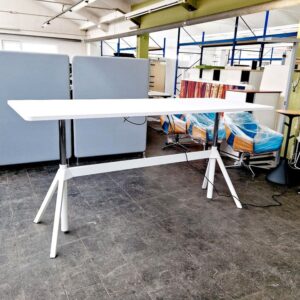 Büromöbel gebraucht, Cor Level Tisch, 240x90, elektrisch,weiß*