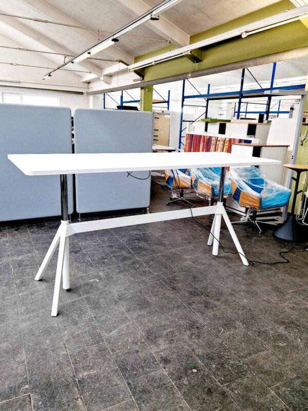 Büromöbel gebraucht, Cor Level Tisch, 240x90, elektrisch,weiß*