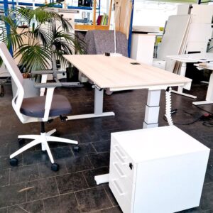 Büromöbel gebraucht, Schreibtisch elektrisch höhenverstellbar*