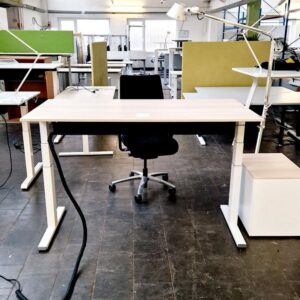 Büromöbel gebraucht, el. Schreibtisch+Bürostuhl +Rollcontainer