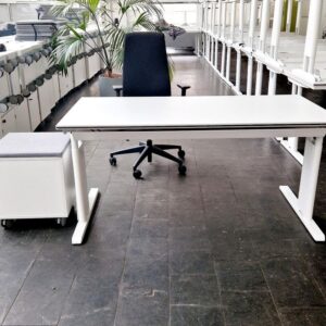Büromöbel gebraucht, Schreibtisch, Ophelis 160x80cm, weiß*