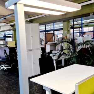 LED Stehleuchte  - modernes Design für stilvolle Büros*