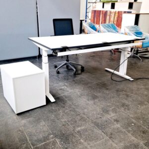 Büromöbel gebraucht, Schreibtisch elektrisch 180x90cm, weiß*