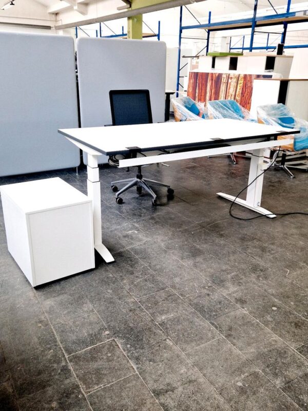 Büromöbel gebraucht, Schreibtisch elektrisch 180x90cm, weiß*
