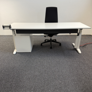 Steelcase Ology elektrisch höhenverstellbarer Schreibtisch 220 x 80 cm C-Fuß