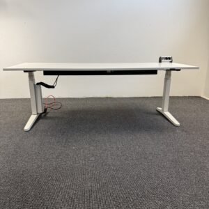 Steelcase Ology elektrisch höhenverstellbarer Schreibtisch 220 x 80 cm C-Fuß