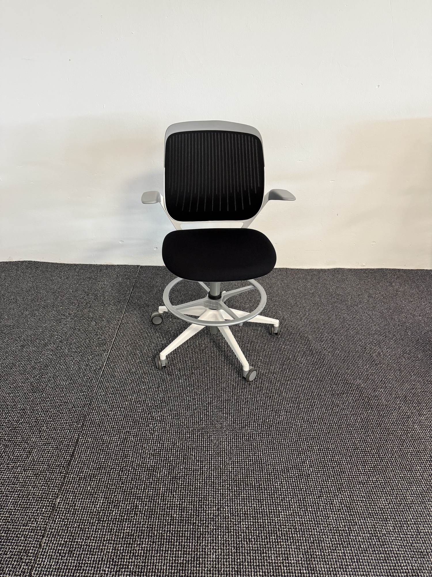 Steelcase Cobi Stool ergonomischer Counterstuhl
