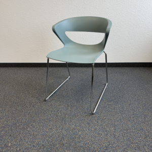 Avellino Stapelstuhl mit Kufengestell